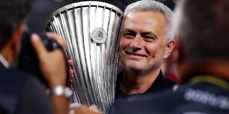 Hàng loạt thành tích cá nhân trong sự nghiệp vĩ đại của Mourinho