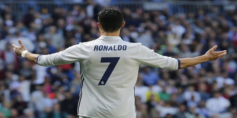 Cristiano Ronaldo là cầu thủ khoác áo số 7 xuất sắc nhất lịch sử