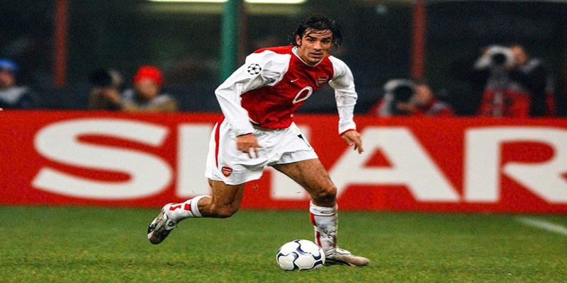 Robert Pires là mảnh ghép quan trọng trong mùa giải bất bại 2003/04 của Arsenal